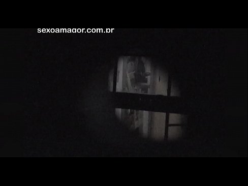 ❤️ Blondie hè videoregistrata in segretu da un voyeur di u quartieru nascostu daretu à i mattoni cavi ☑ Sessu di qualità à porn co.goodseller.top ❌️❤